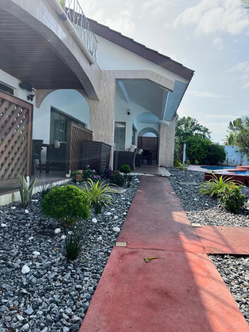 Résidence Hôtelière Océane Libreville Exterior foto